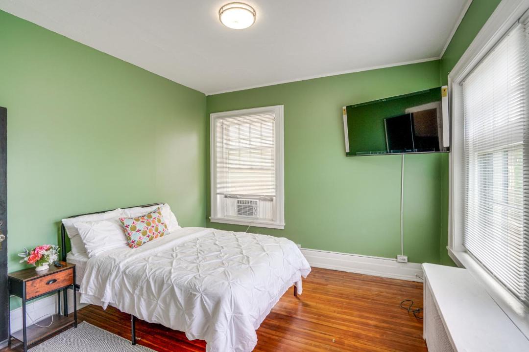 Photo of Bedroom in Stockade Historic District