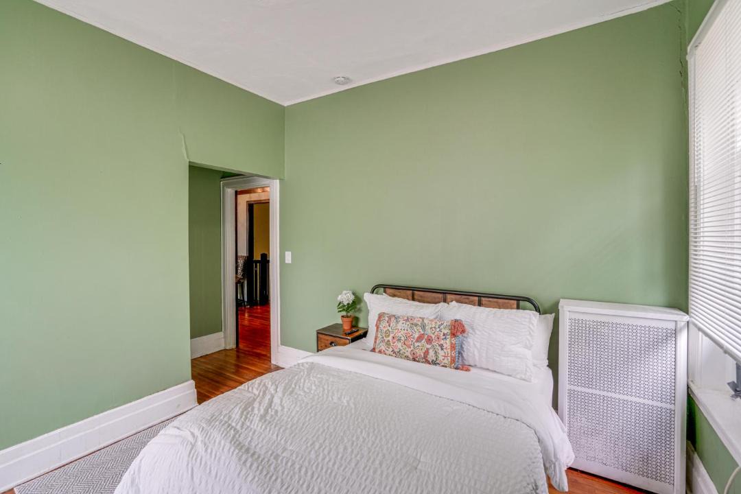 Photo of Bedroom in Stockade Historic District