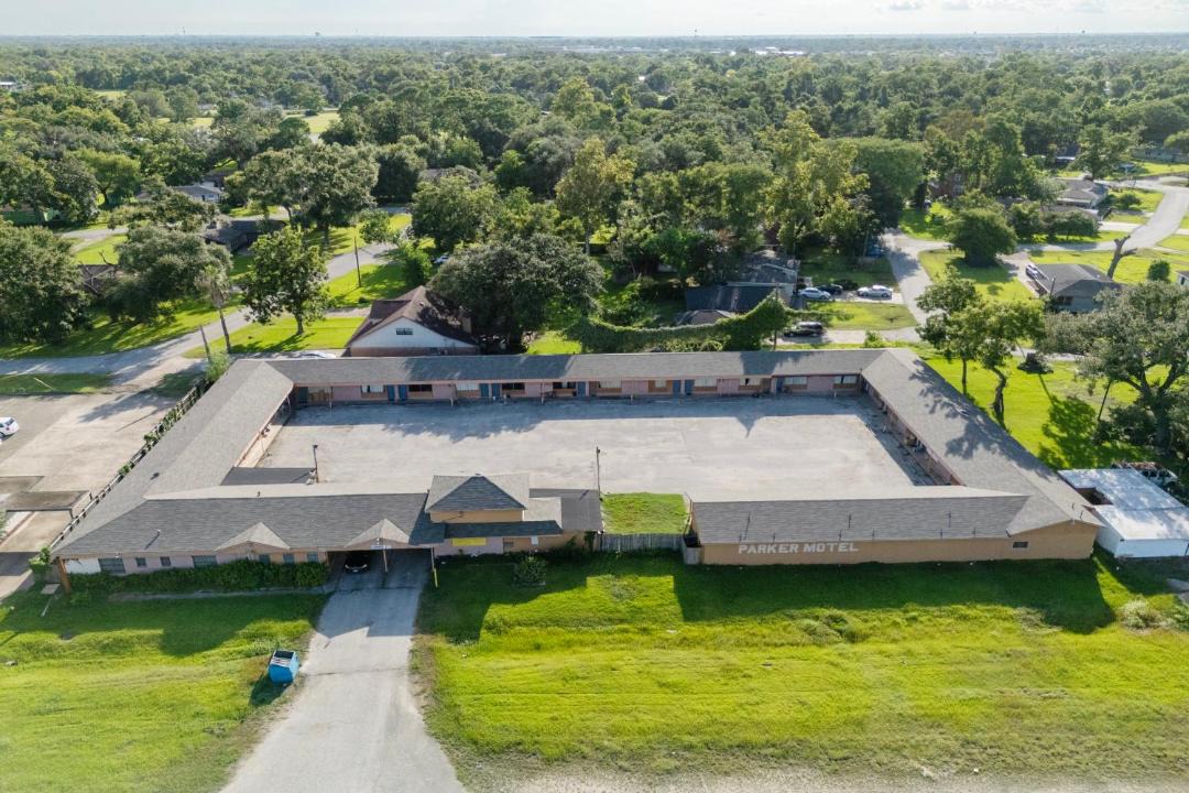 Photo of Buildings in Clute