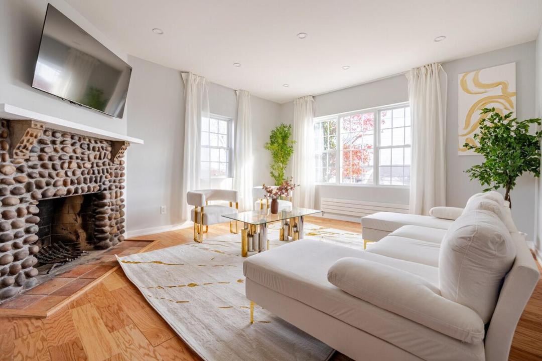 Photo of Livingroom in Southeast Yonkers