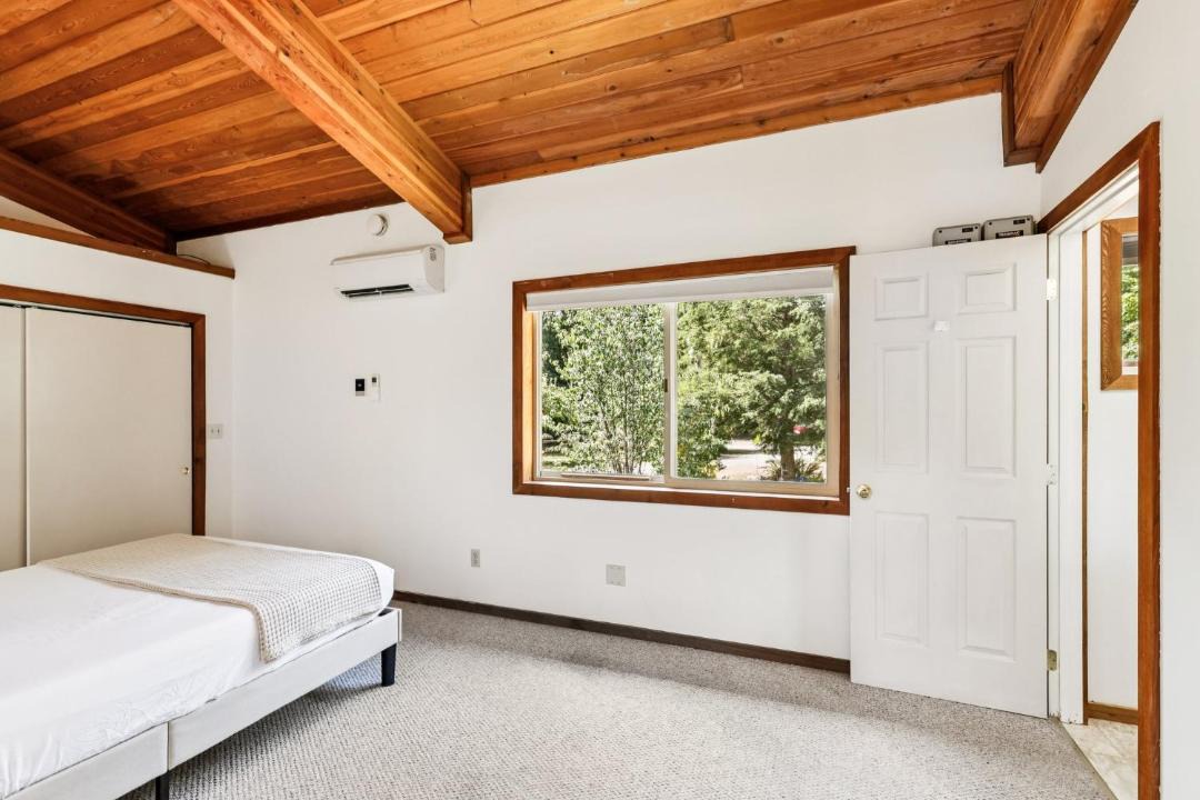 Photo of Bedroom in Concrete