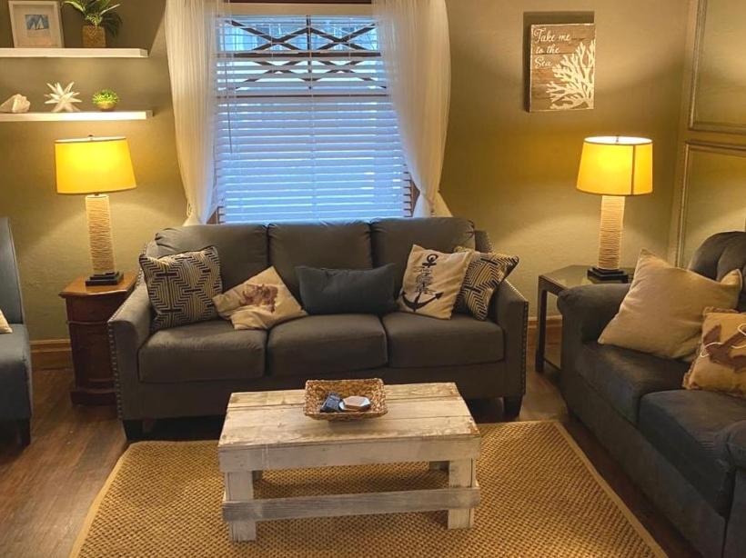 Photo of Livingroom in Downtown Niagara Falls