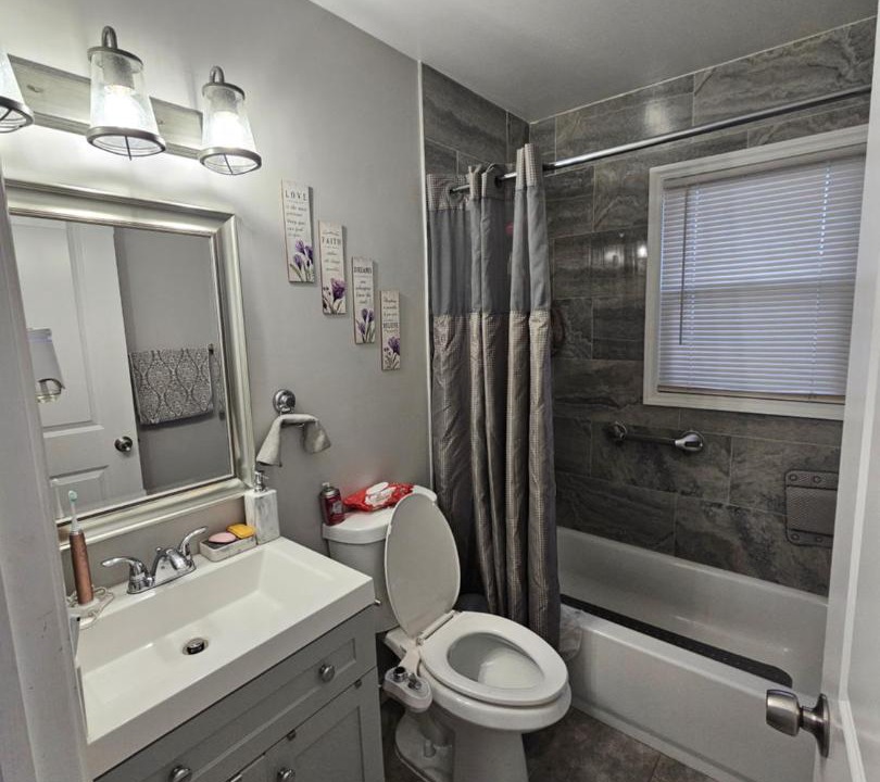 Photo of Bathroom in Rolling Road Farms