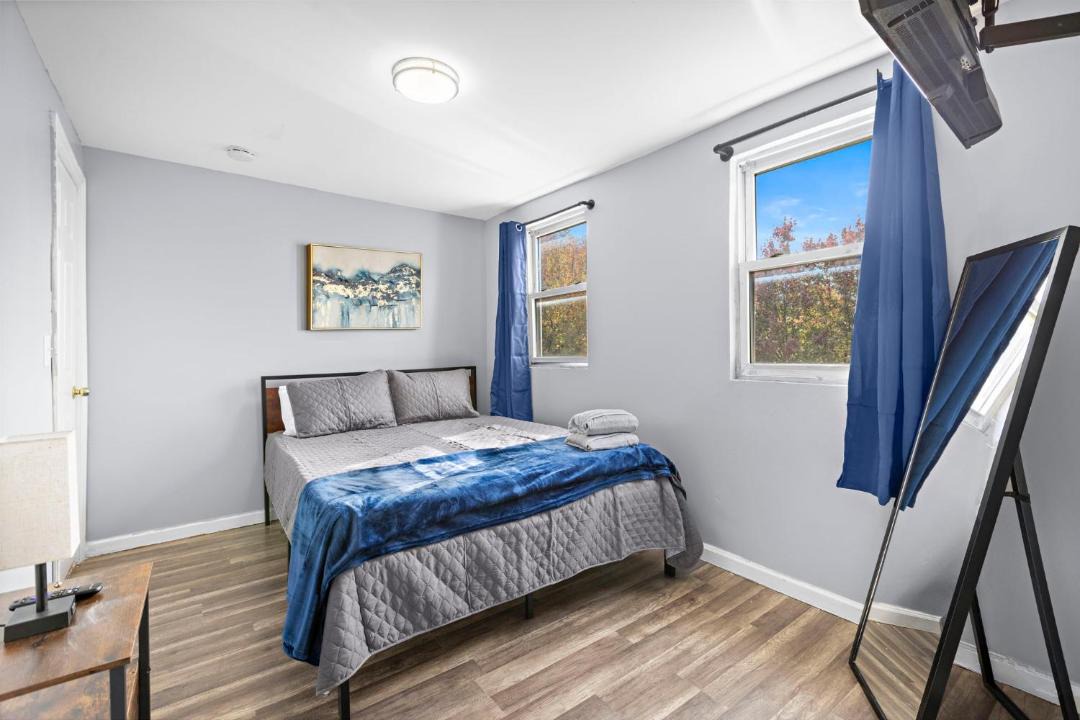 Photo of Bedroom in Weequahic