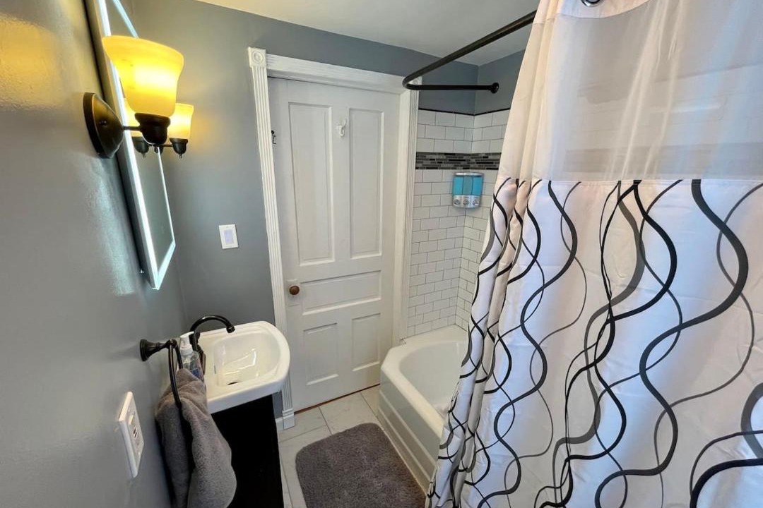 Photo of Bathroom in Niagara Falls