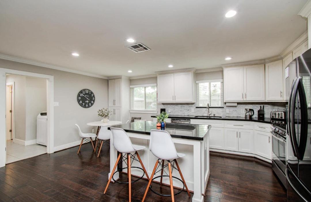 Photo of Kitchen in Willow Meadows/Willowbend Area