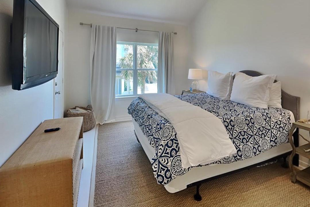 Photo of Bedroom in Pirates Beach