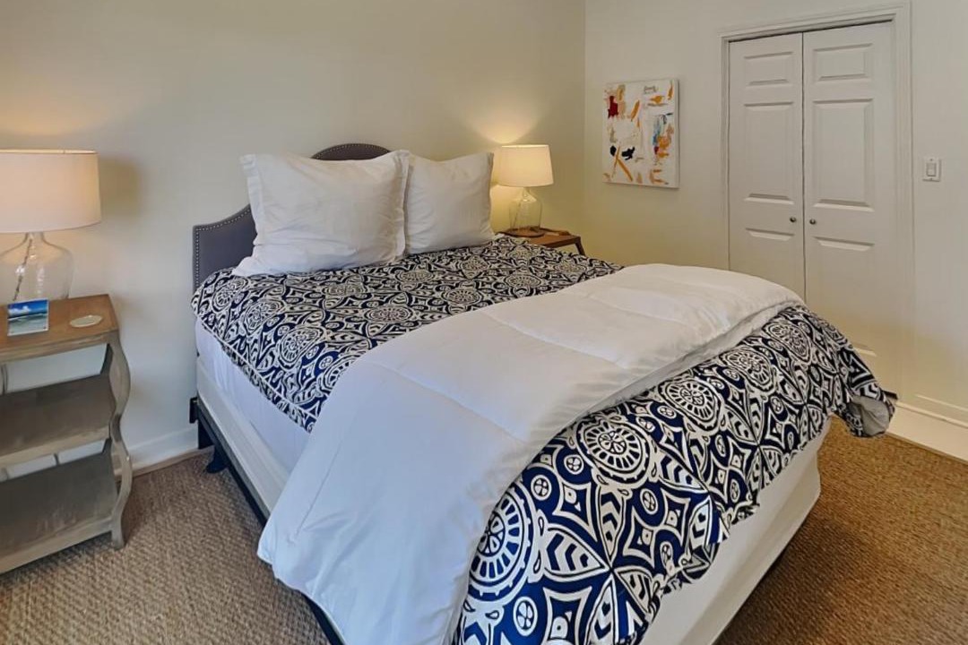 Photo of Bedroom in Pirates Beach