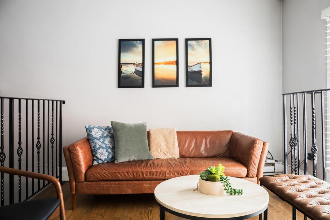 Photo of Livingroom in Theatre District
