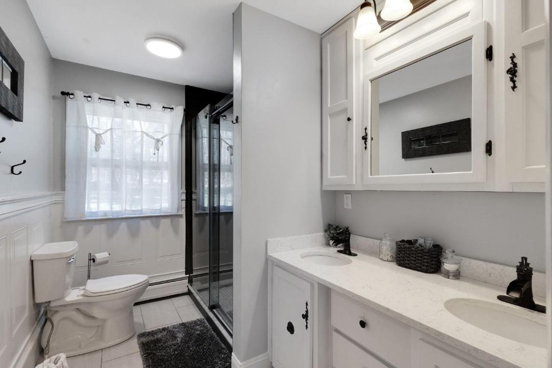 Photo of Bathroom in Melvin Village