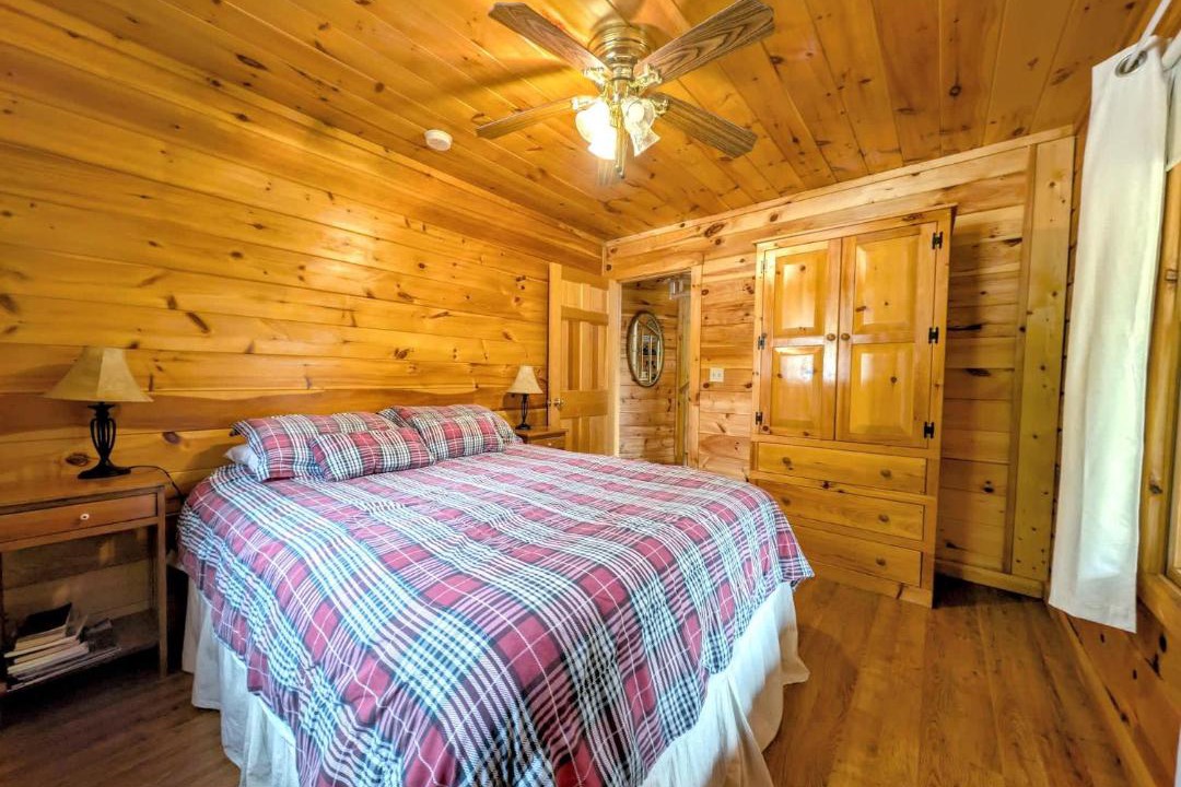 Photo of Bedroom in Sullivan