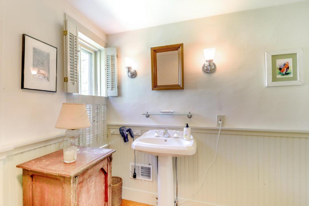 Photo of Bathroom in Warren