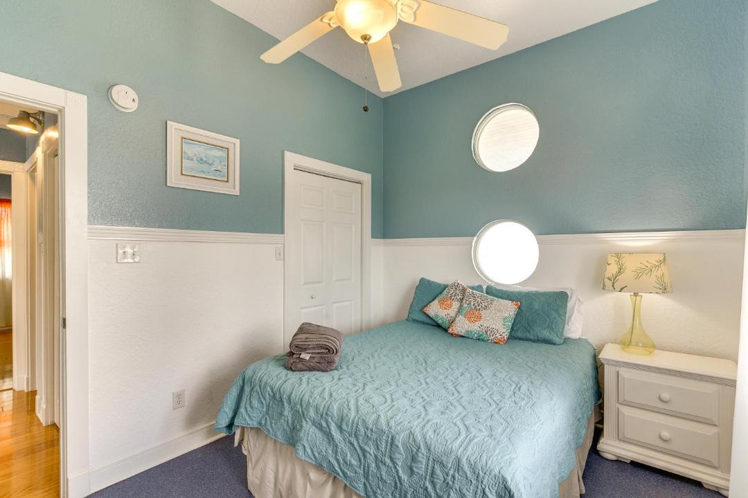 Photo of Bedroom in Surfside Beach