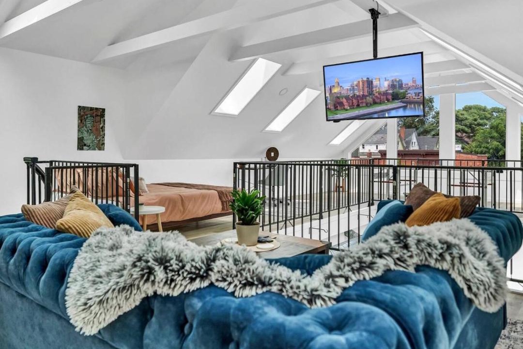 Photo of Livingroom in Front Park