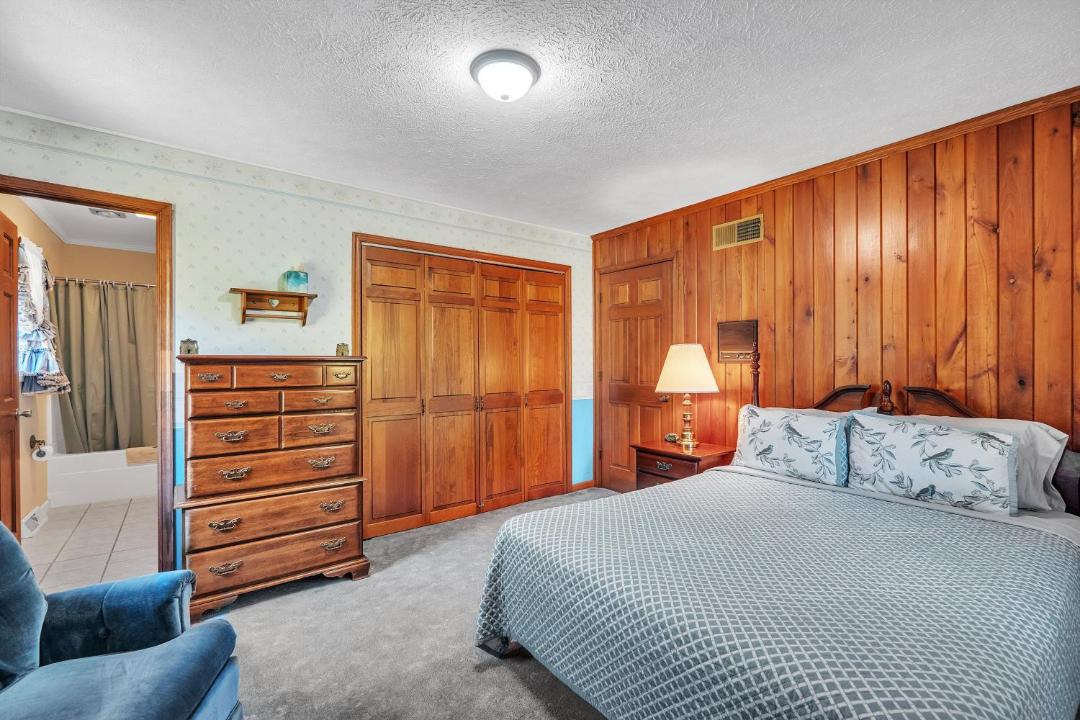 Photo of Bedroom in Cabins
