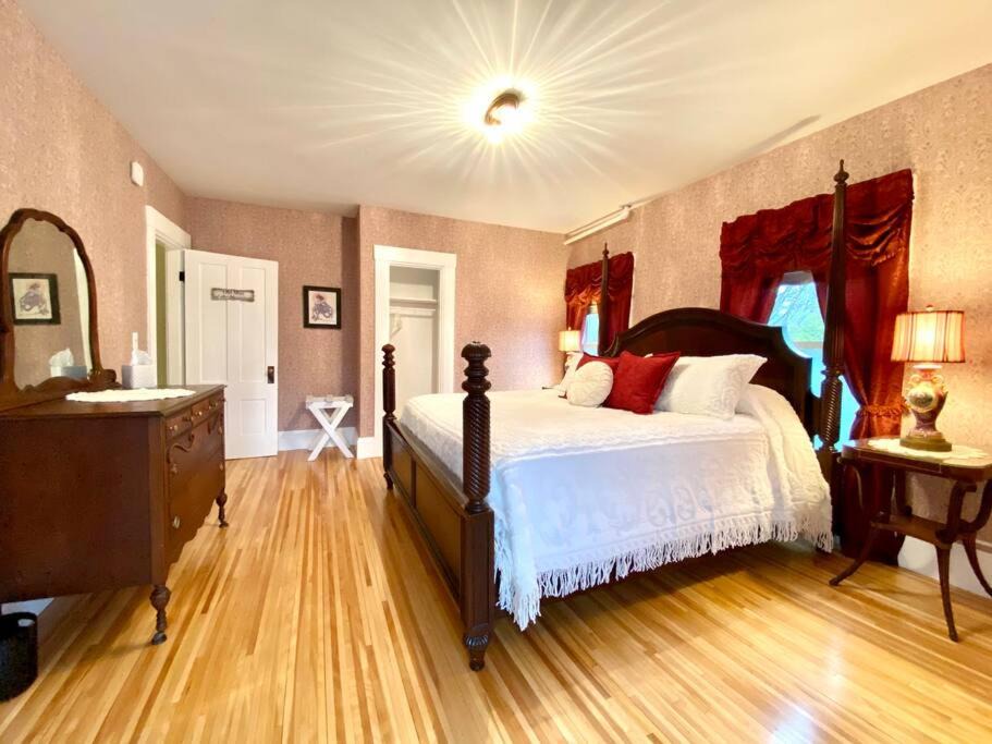 Photo of Bedroom in Bartlett