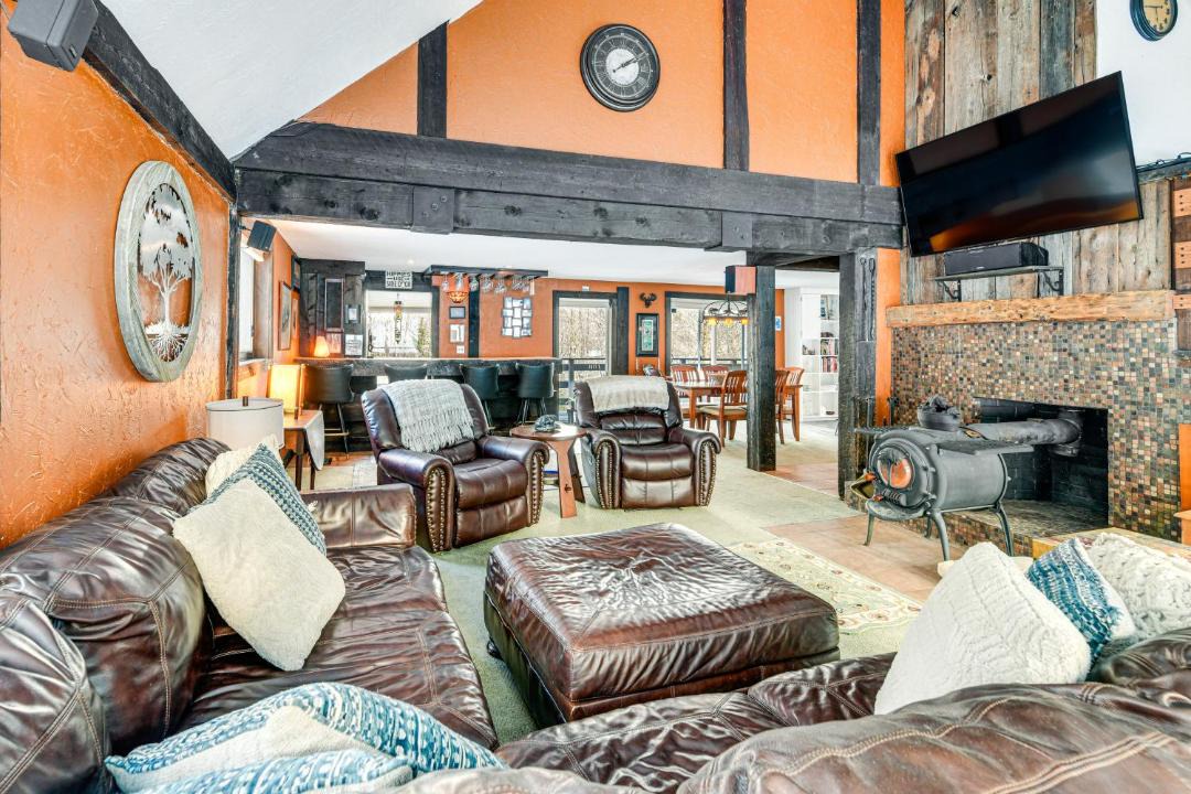 Photo of Livingroom in Roxbury