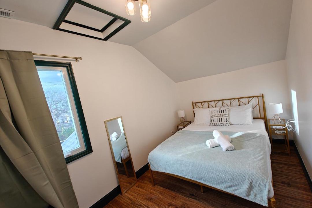 Photo of Bedroom in Downtown Niagara Falls