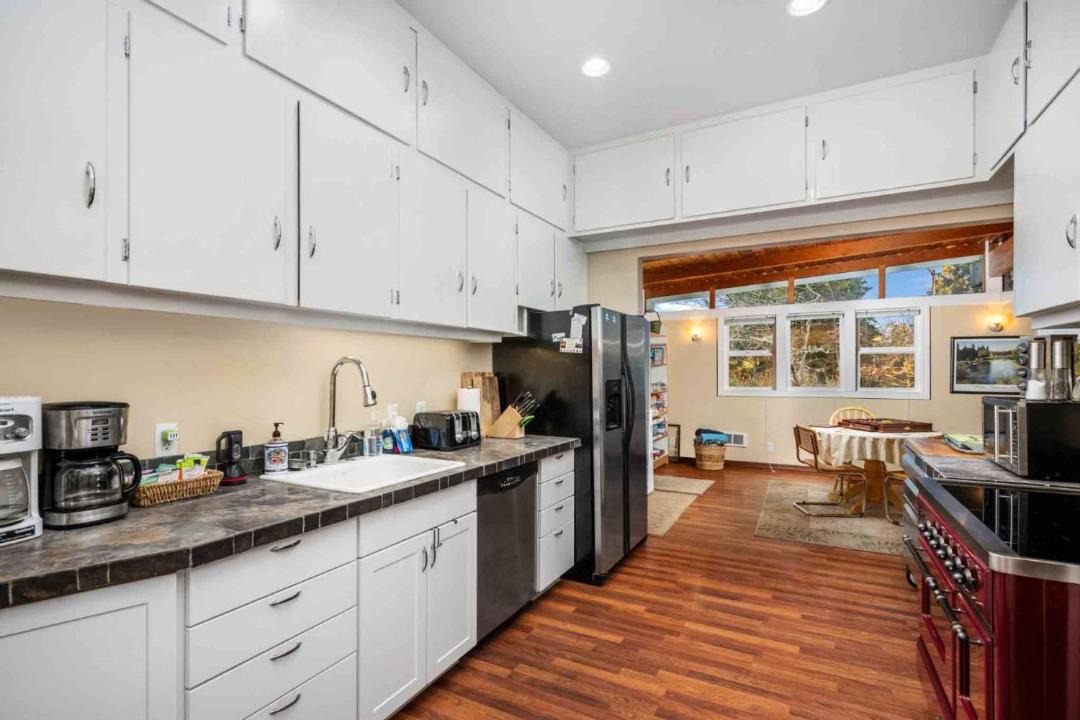 Photo of Kitchen in Manzanita