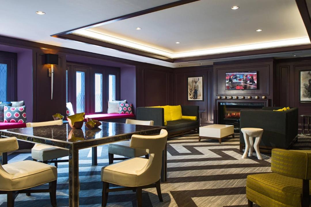 Photo of Livingroom in Theatre District