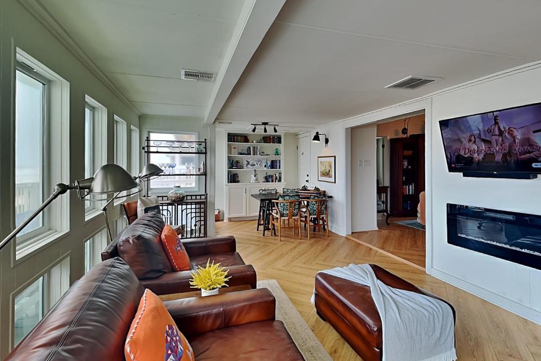 Photo of Livingroom in Bermuda Beach