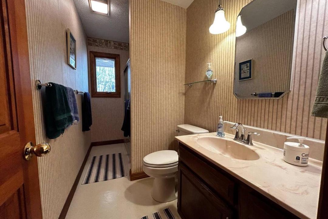 Photo of Bathroom in Alpine Lake
