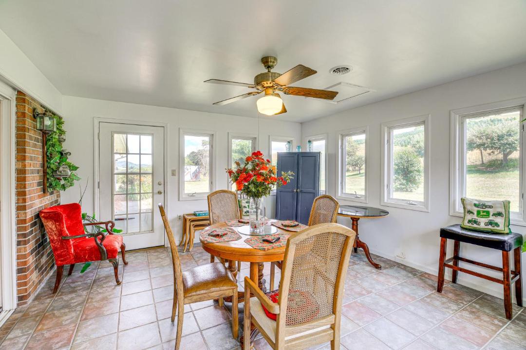 Photo of Livingroom in Laurel Springs