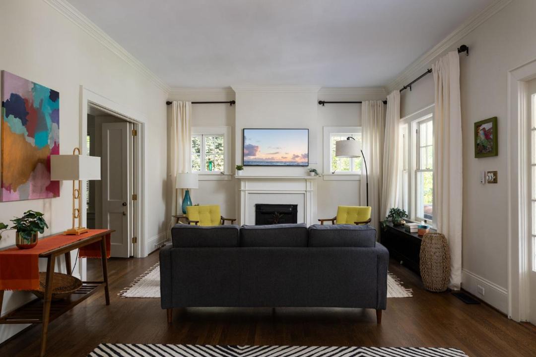 Photo of Livingroom in Old Irving Park