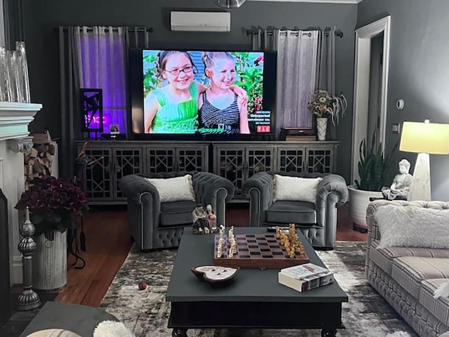 Photo of Livingroom in Youngstown