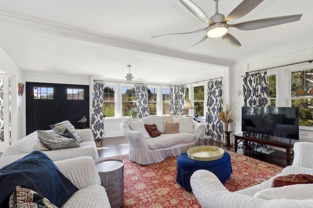 Photo of Livingroom in Westhampton Beach