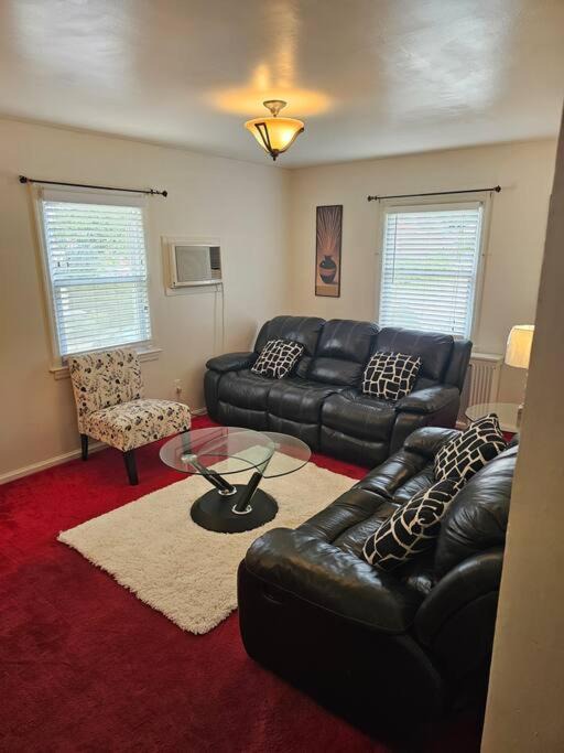 Photo of Livingroom in Elmont