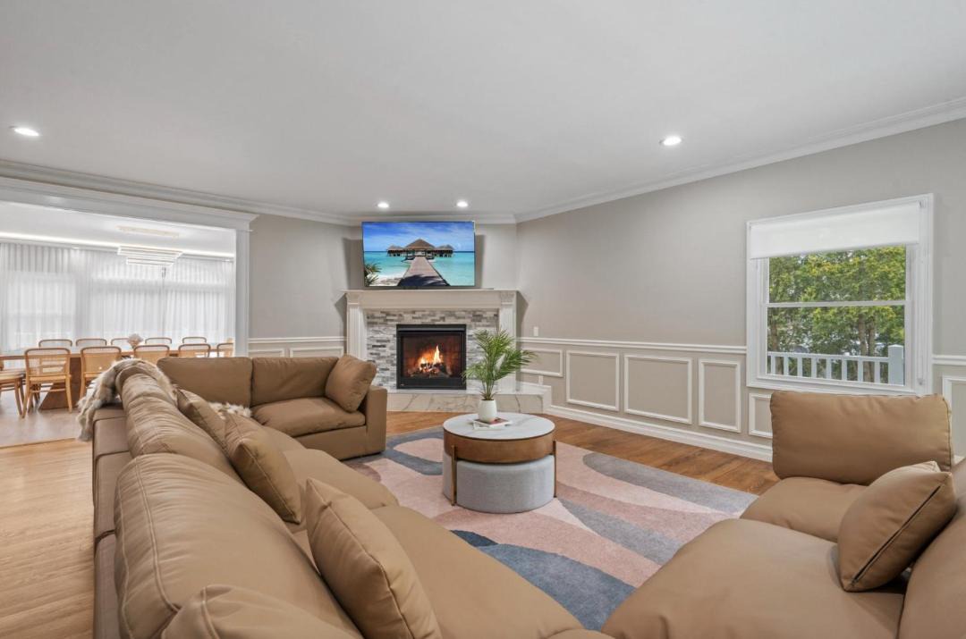 Photo of Livingroom in Bay Shore