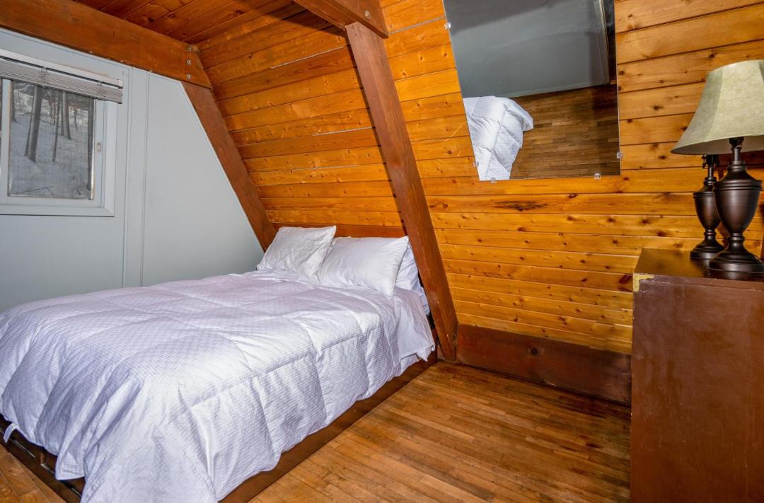 Photo of Bedroom in Lanesville