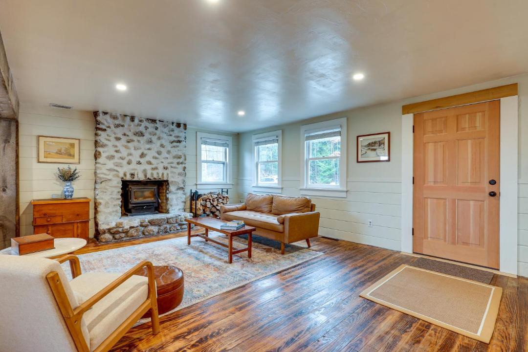 Photo of Livingroom in Elkins