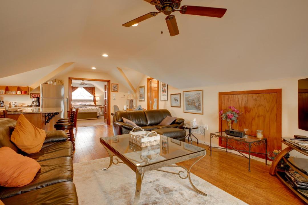 Photo of Livingroom in Schuylerville