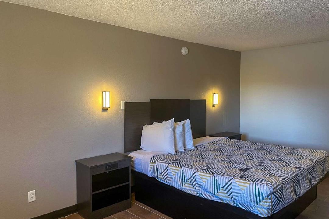 Photo of Bedroom in Hurricane