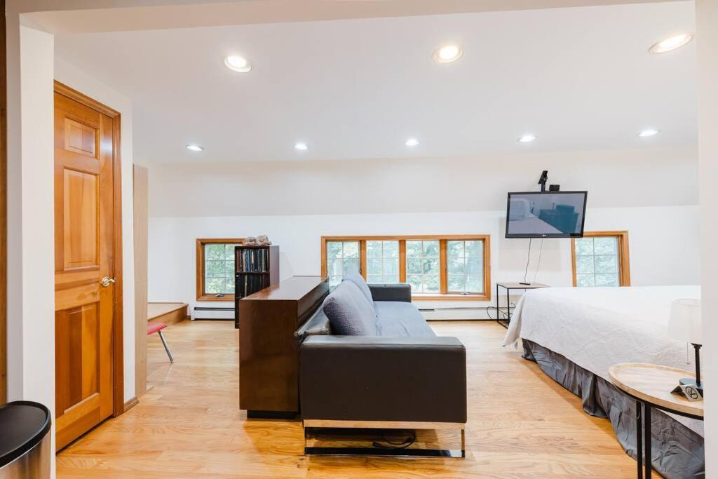Photo of Livingroom in Glen Head
