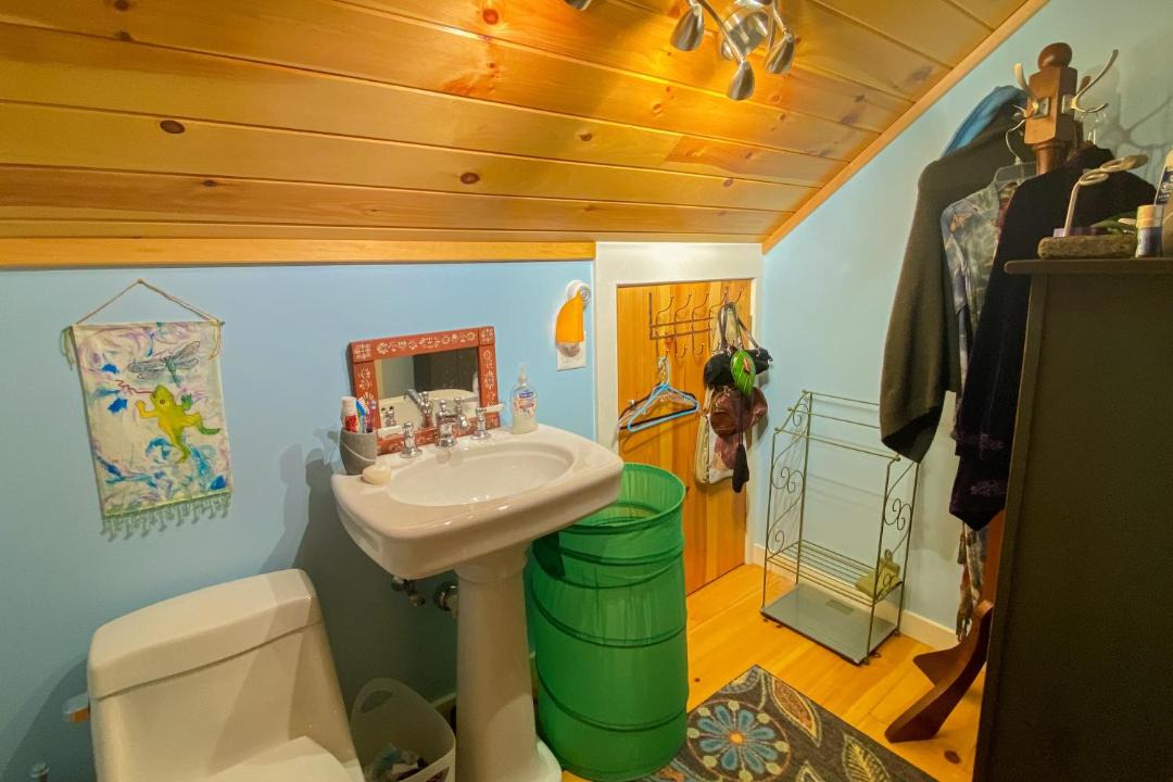 Photo of Bathroom in Warren