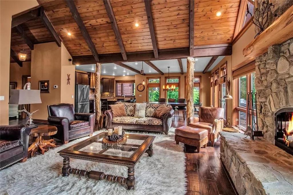 Photo of Livingroom in Ellicottville
