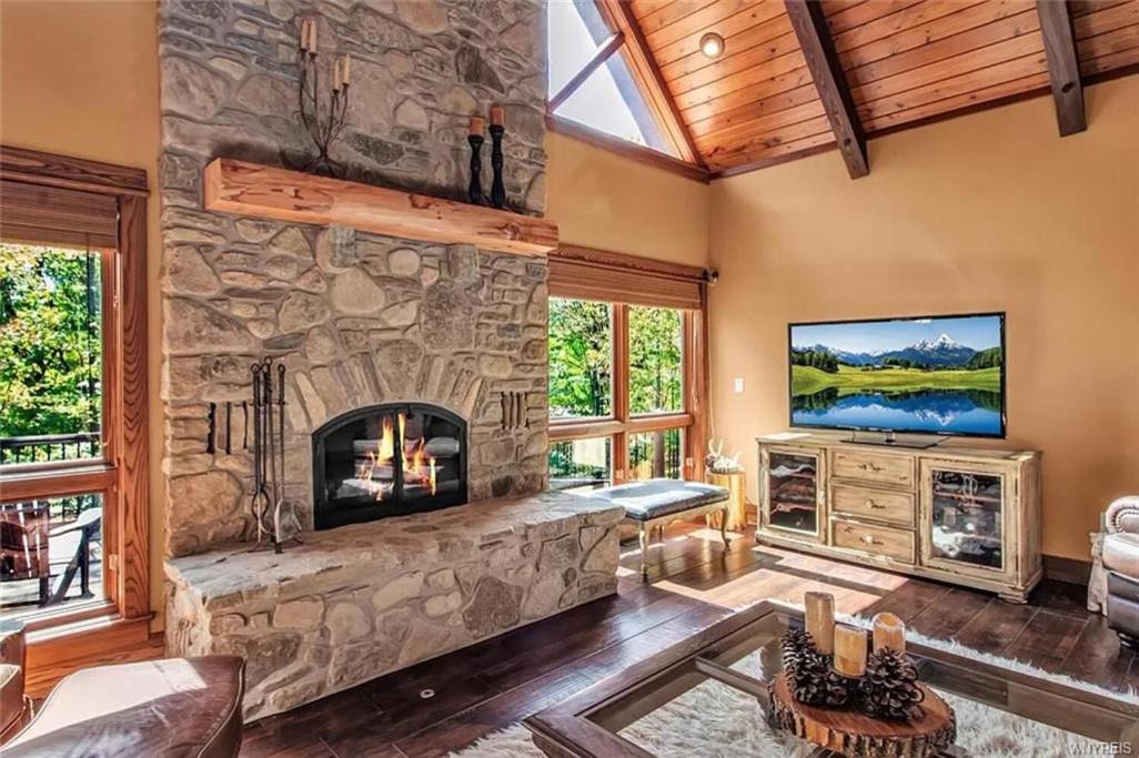 Photo of Livingroom in Ellicottville