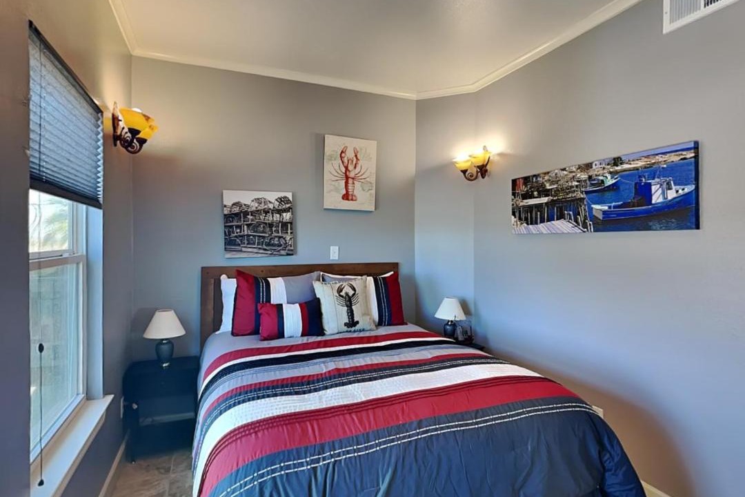 Photo of Bedroom in Surfside Beach