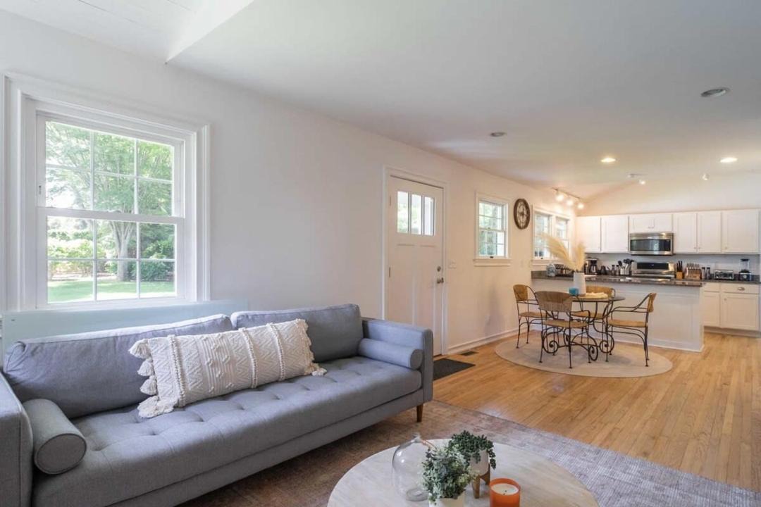 Photo of Livingroom in East Hampton North
