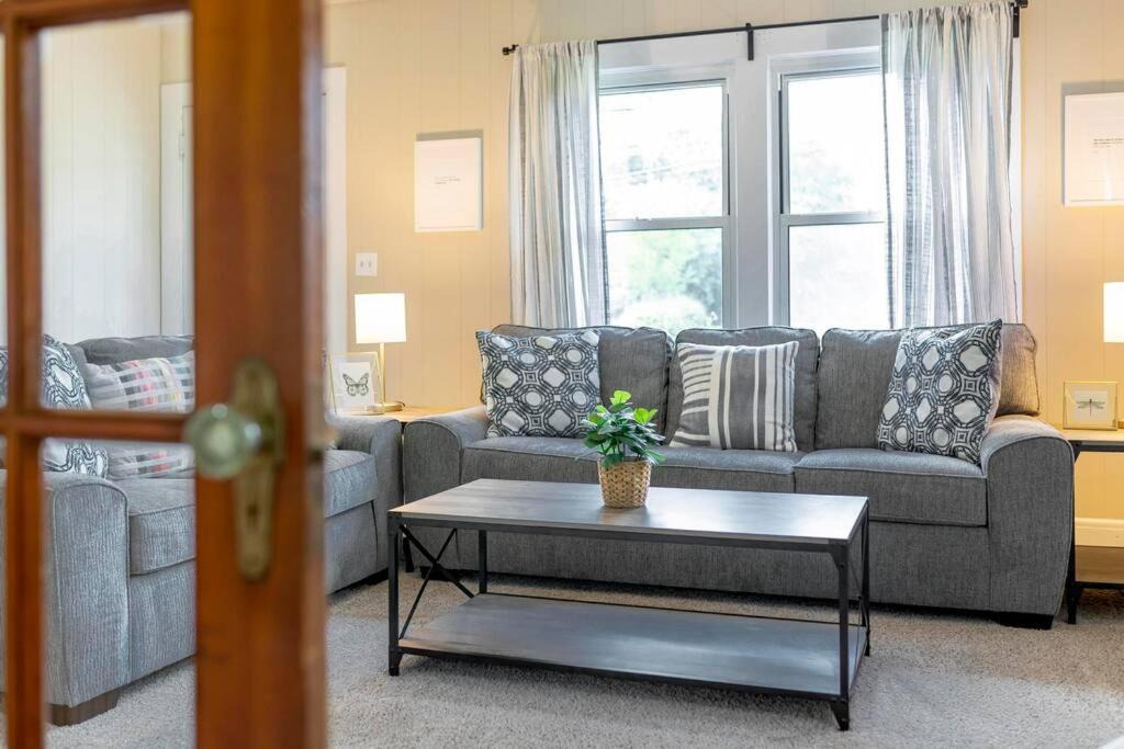Photo of Livingroom in Lynn Garden