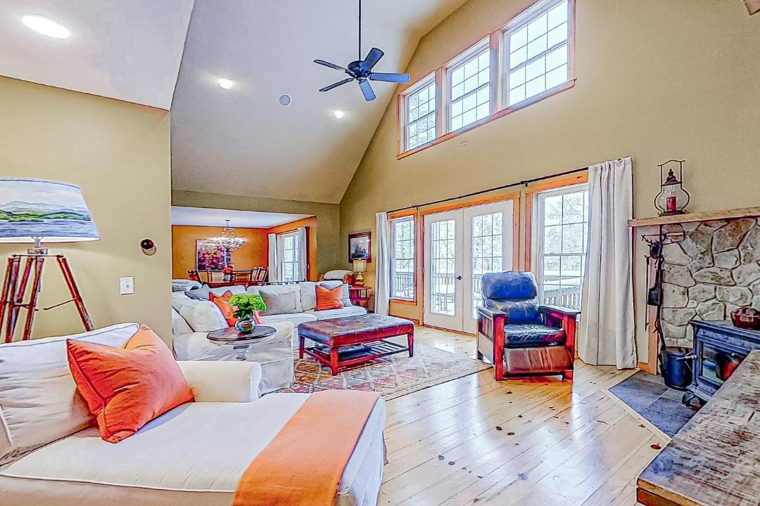 Photo of Livingroom in Alton Bay