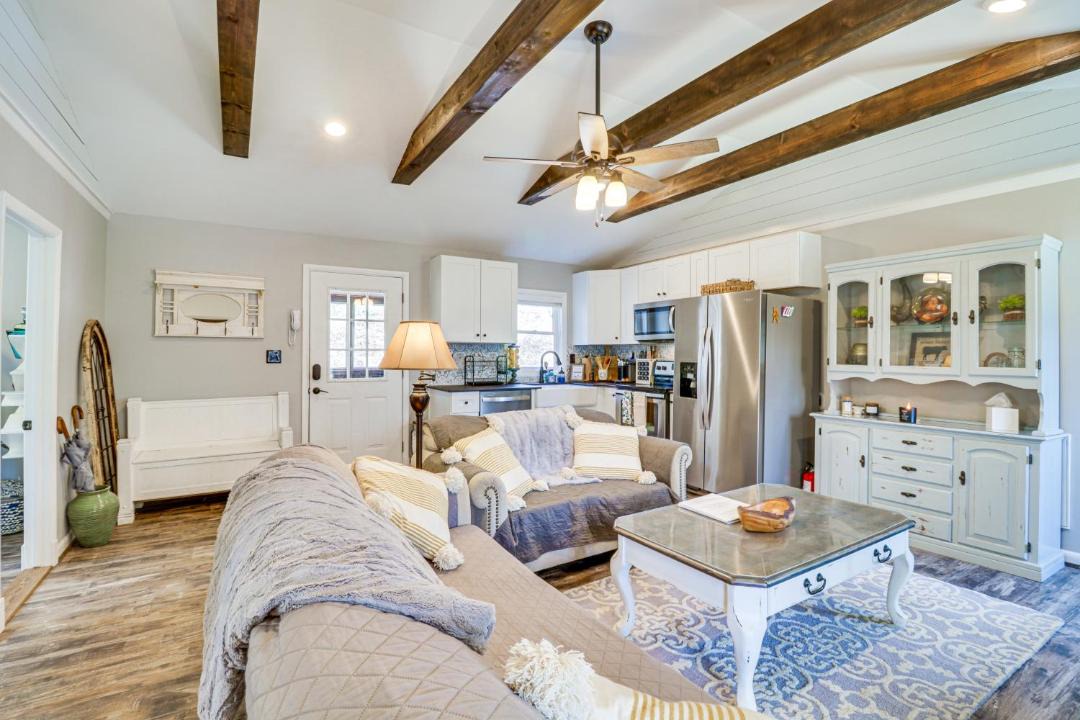 Photo of Livingroom in Lost River