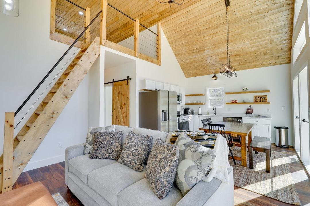 Photo of Livingroom in Dryden