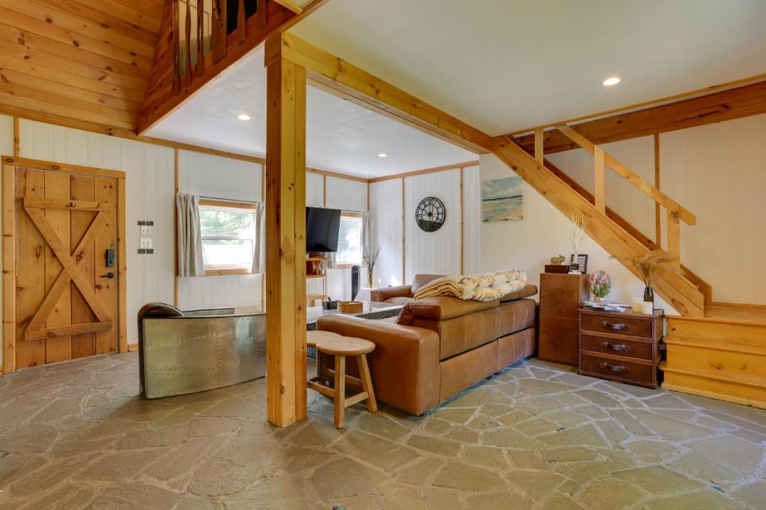 Photo of Livingroom in Town of Colchester