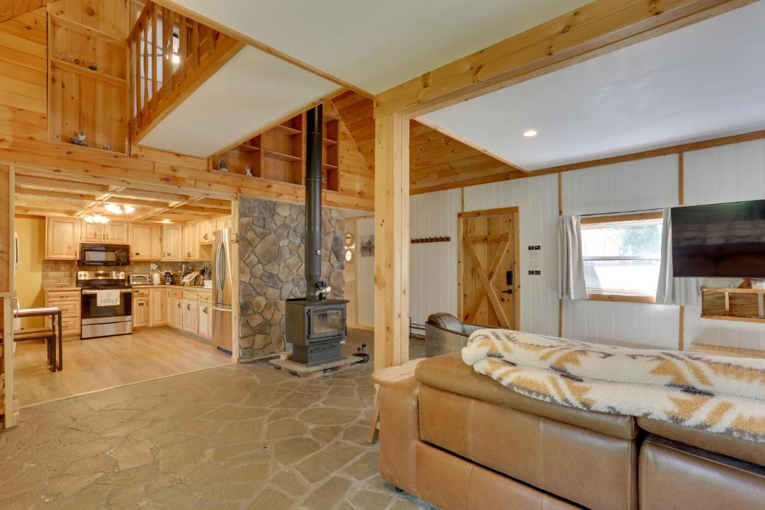 Photo of Livingroom in Town of Colchester