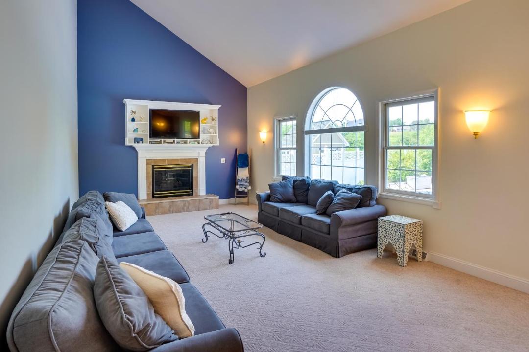Photo of Livingroom in East Greenbush