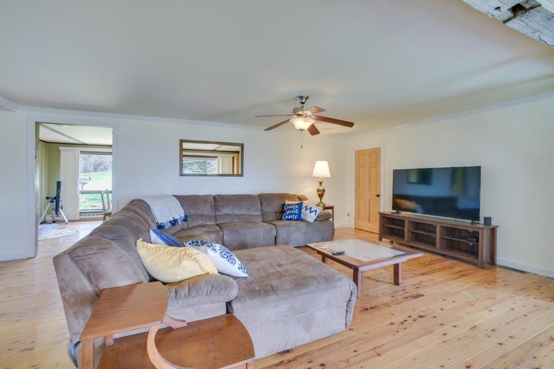 Photo of Livingroom in Burlington Flats